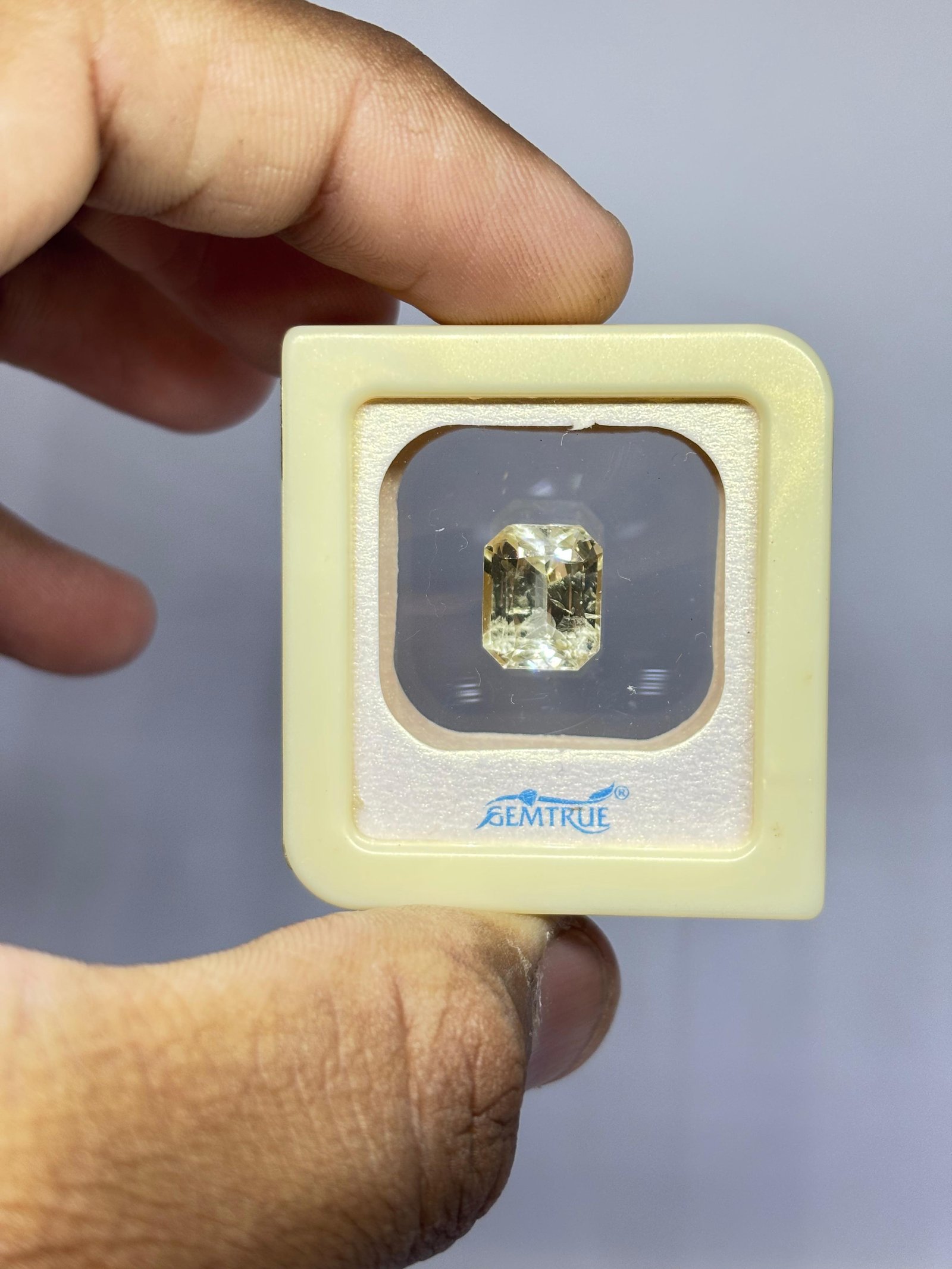 Yellow sapphire 