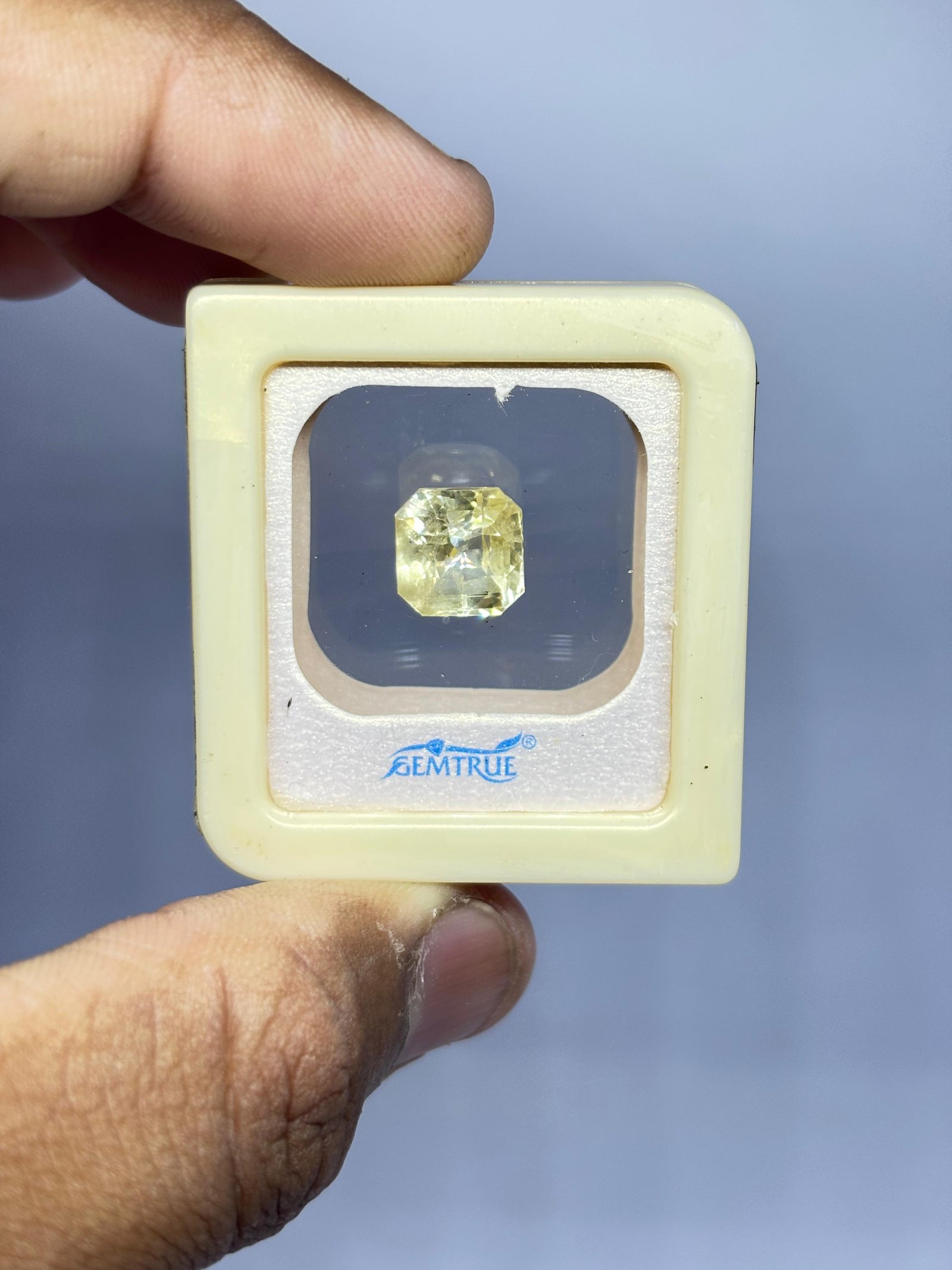 Yellow sapphire 